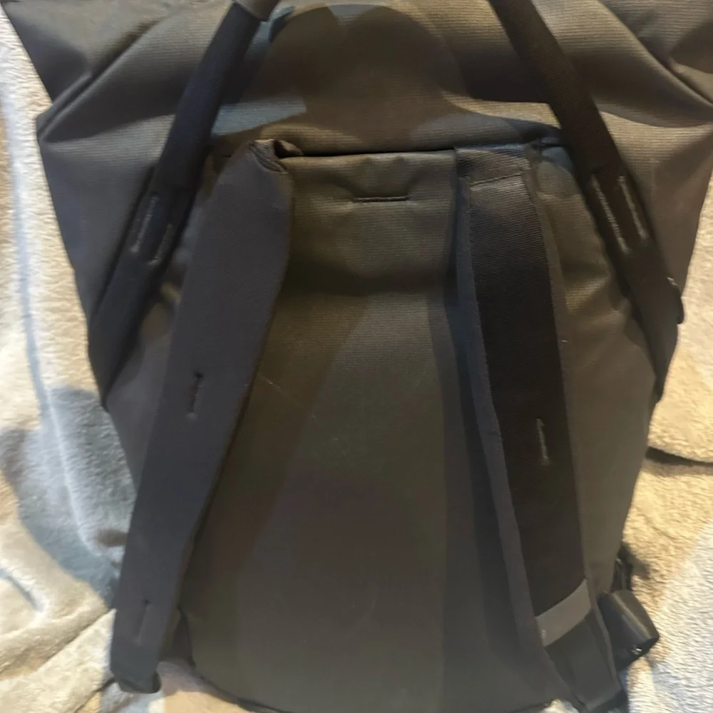 Peak Design Modern Black Men's Backpack - Picture 3 of 7